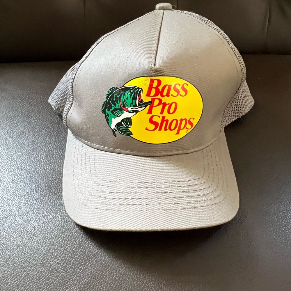 Like new - Grey BassPro Shops SnapBack hat